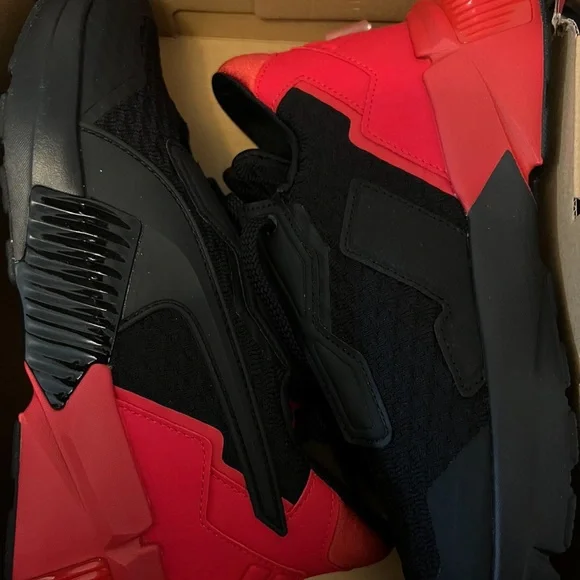 Puma sneaker Womens Black & red Athletic Cross Training Shoes - Picture 7 of 13